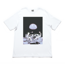 Load image into Gallery viewer, "Full moon" Cut and Sew Wide-body Tee White/Black