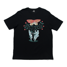 Load image into Gallery viewer, "Familiar Butterfly" Cut and Sew Wide-body Tee White/Black