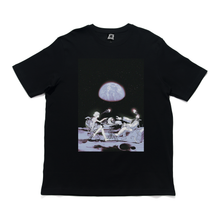 Load image into Gallery viewer, &quot;Full moon&quot; Cut and Sew Wide-body Tee White/Black