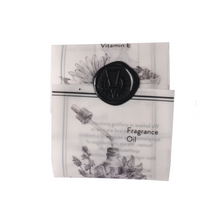 Load image into Gallery viewer, &#39;Phenomen&#39; Solid Fragrance Black 20g [Sandalwood, Floral, Rose, Woody Scent]