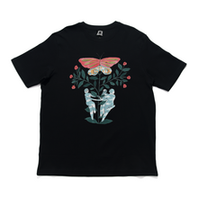 Load image into Gallery viewer, &quot;Familiar Butterfly&quot; Cut and Sew Wide-body Tee White/Black